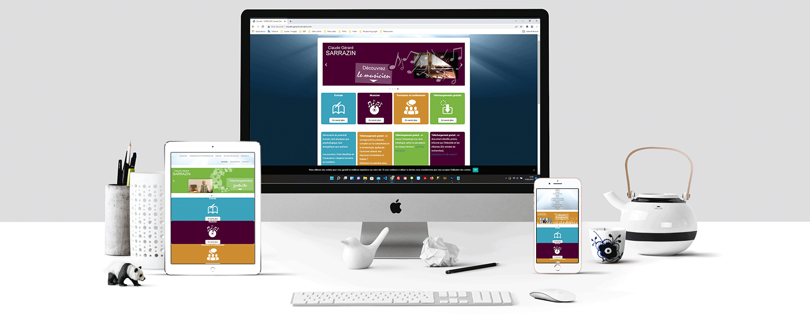 Le site Claude Gérald Sarrazin sur un écran Mac, un écran de tablette et un écran d'iphone