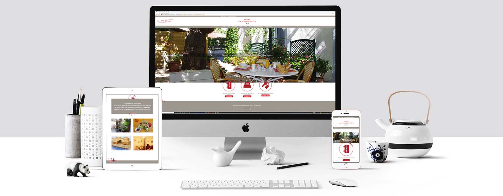 Le site de l'hôtel la tour des fées sur un écran Mac, un écran de tablette et un écran d'Iphone