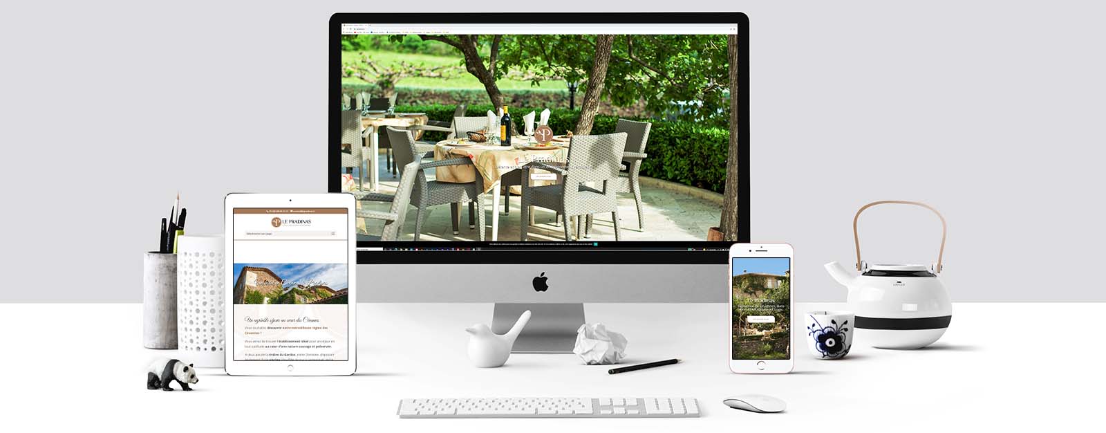 Le site Le Pradinas sur un écran Mac, un écran de tablette et un écran d'Iphone
