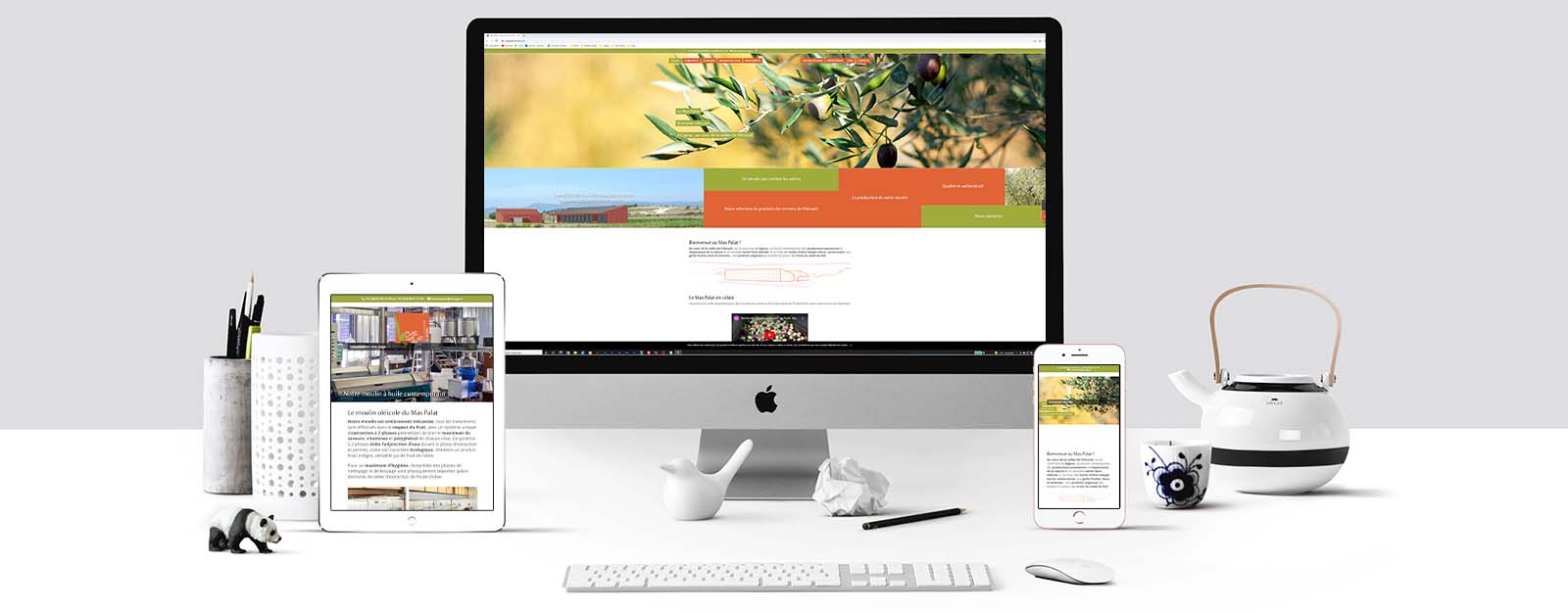 Le site du moulin du Mas Palat sur un écran Mac, un écran de tablette et un écran d'Iphone