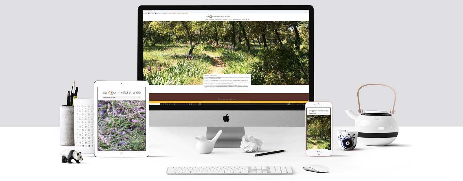 Le site Sanctum Méditerranée sur un écran Mac, un écran de tablette et un écran d'Iphone