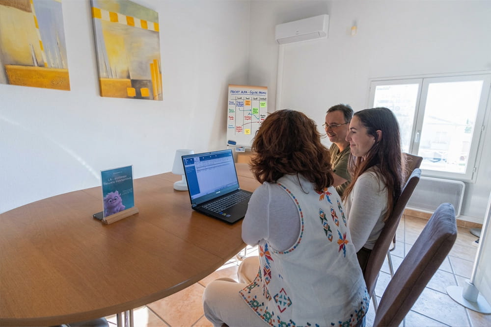 Formateur Qualiopi en train de faire une formation EBP pour entreprise sur Montpellier Formateur Qualiopi en train de faire une formation EBP pour entreprise sur Montpellier